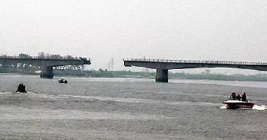 貨車超載，遼寧盤錦田莊臺<em>大橋</em>坍塌