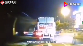 貨車超載，無錫<em>高架橋</em><em>坍塌</em>