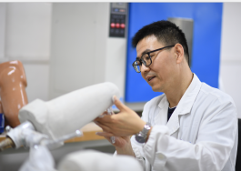中國假肢裝配第一人呂永兵，幫助上萬人回歸社會