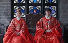 面對漢服被視為奇裝異服，設計師鐘毅扛起漢服復興的大旗，致力于漢服文化的傳播