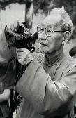 中國(guó)最早<em>的</em><em>攝影</em>記者郎靜山，把中國(guó)繪畫(huà)<em>的</em>原理應(yīng)用到<em>攝影</em>上<em>的</em>第一人