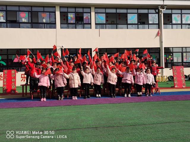 臨湘市坦渡中心<em>幼兒園</em>：傳唱經典紅歌 激發愛國情懷