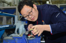 <em>方</em><em>文墨</em>：自制改進工具數百件，加工精度逼近零公差