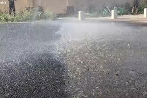 透水<em>瀝青路</em>面和不透水<em>瀝青路</em>面對比視頻