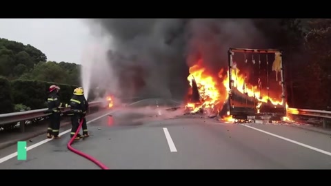 江西一貨車自燃整車<em>快遞</em><em>被</em>燒毀