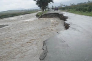 <em>水</em><em>毀</em>—暴雨、洪水造成<em>路基</em>等設施的損毀