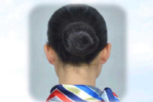 <em>民航</em><em>服務</em><em>禮儀</em>——<em>女性</em>盤發<em>要求</em>——后面