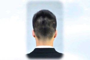 <em>民航</em><em>服務</em><em>禮儀</em>——<em>男性</em><em>發型</em><em>要求</em>——后面