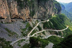 <em>中國</em><em>七大</em><em>掛</em><em>壁</em><em>公路</em>—錫崖溝<em>掛</em><em>壁</em><em>公路</em>