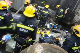 江西境內一<em>快遞</em><em>車</em><em>起火</em>