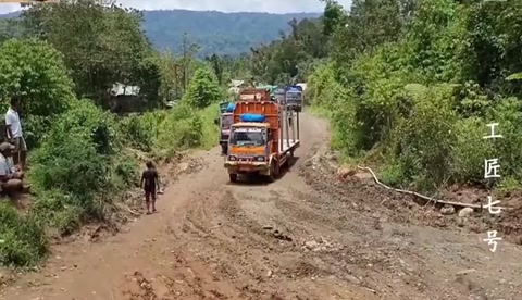 <em>汽車</em>爬坡視頻