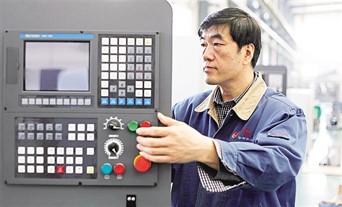 “滕州工匠”趙峰： 土工匠叫板洋專家