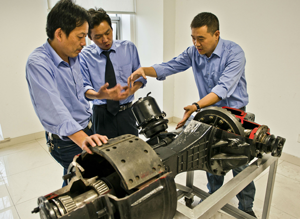 <em>張</em>忠的“焊花”<em>人生</em>