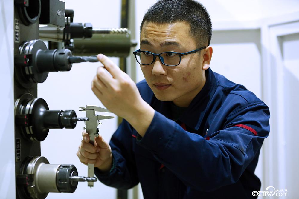 賀瀟強從機械加工小白到“<em>數控</em><em>達人</em>”