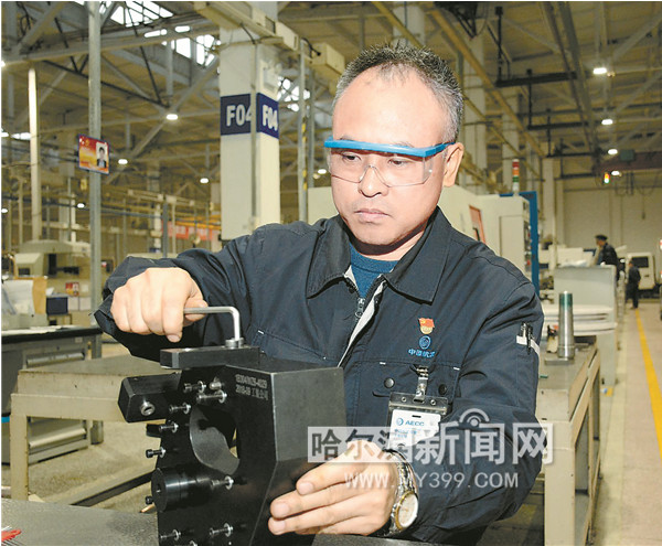 <em>李</em>長<em>軍</em>：<em>鉗工</em>大咖<em>的</em>鑄“心”路
