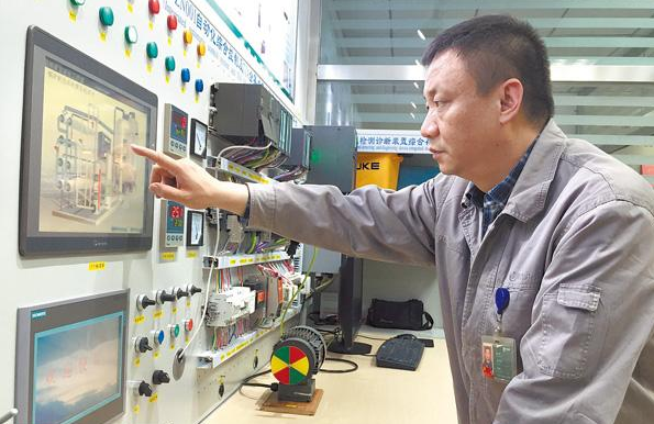 張向偉：非“科班出身”<em>的</em>電氣專家