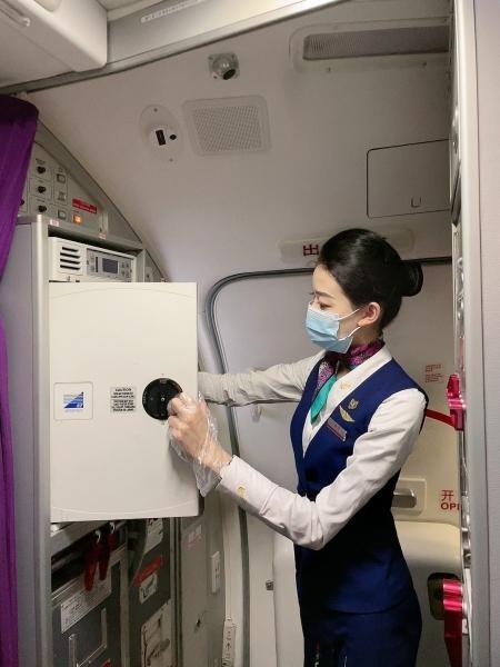 平凡中的不凡——昆明<em>航空</em><em>乘務</em><em>長</em><em>楊</em>荃