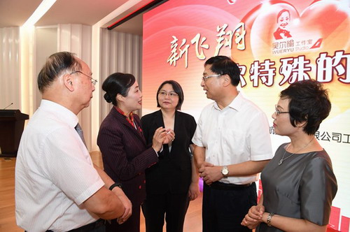 全國勞模、上航乘務員吳爾<em>愉</em>