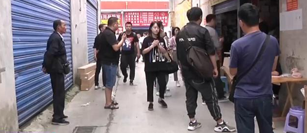 <em>警方</em>查獲<em>假冒</em>汽配配件5000<em>余</em>件 涉案價(jià)值<em>200</em><em>余</em><em>萬(wàn)元</em>