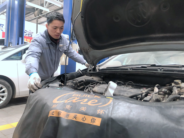 車間里的維修<em>師</em>：當好汽車“醫(yī)生”，為千家萬戶出行上好“安全弦”