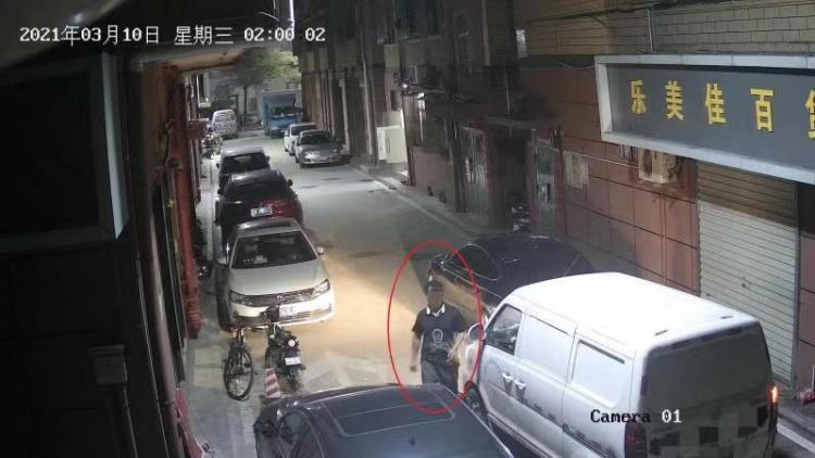 汽車擋道無挪車號碼 <em>男子</em>泄憤劃<em>車</em><em>被</em>刑拘并賠償修費2萬
