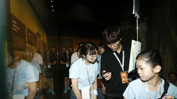 中韓混血擔當“小<em>翻譯</em>” 成為大家溝通交流的“小使者”