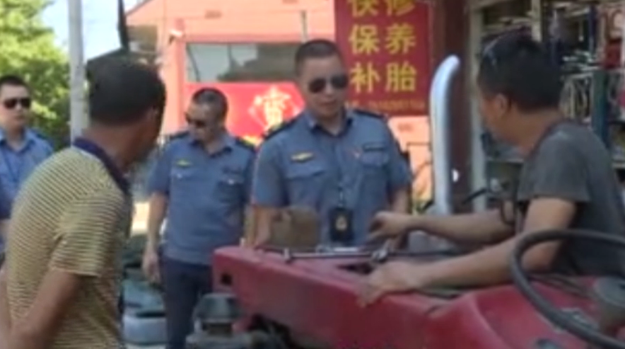 都江堰<em>市</em>交通運輸行政執法大隊整治非法<em>汽車</em><em>維修</em>廠