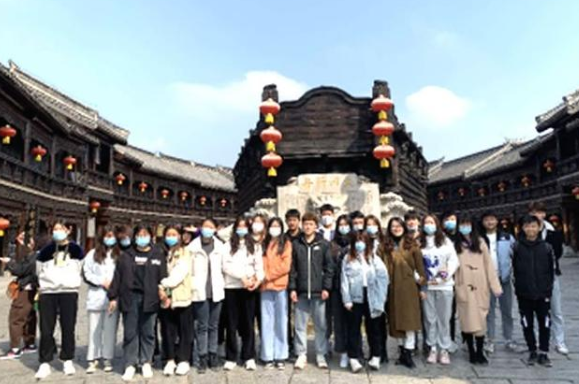 棗莊職業學院<em>旅游</em><em>管理</em><em>系</em>積極組織<em>開展</em>現場實景教學活動
