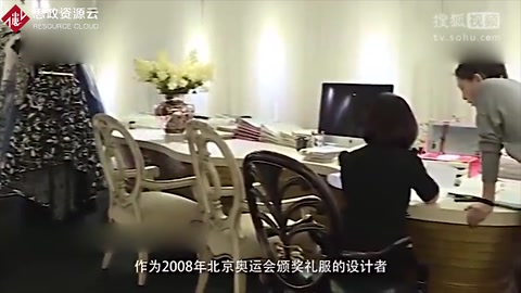 2008年北京奧運會頒獎禮服的設計者郭培的設計驚艷世界