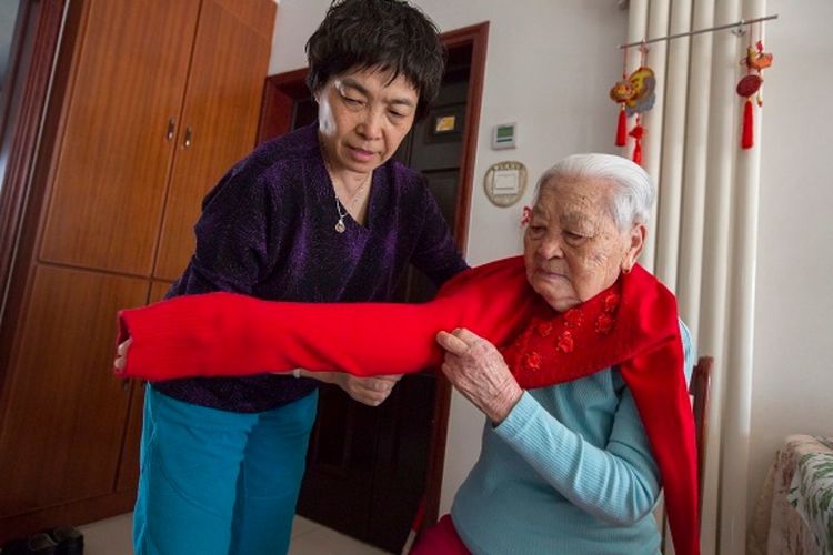“有好兒不如有個好兒媳”--全國“敬老<em>愛</em><em>老</em>助老模范人物”高靜宜的故事