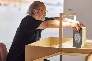 用四十年告訴你書(shū)籍設(shè)計(jì)的真相，呂敬人讓人敬佩！