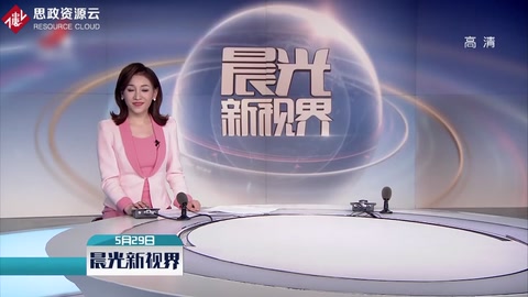 中國游客在國外登機口客串播音員