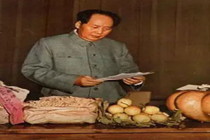 1949年毛主席為《人民鐵道》報(bào)親筆題寫刊名