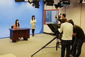 <em>廣播</em>電視編導(dǎo)<em>專(zhuān)業(yè)</em>《影視導(dǎo)演<em>基礎(chǔ)</em>》<em>課程</em><em>思</em><em>政</em><em>課堂教學(xué)</em><em>設(shè)計(jì)</em>
