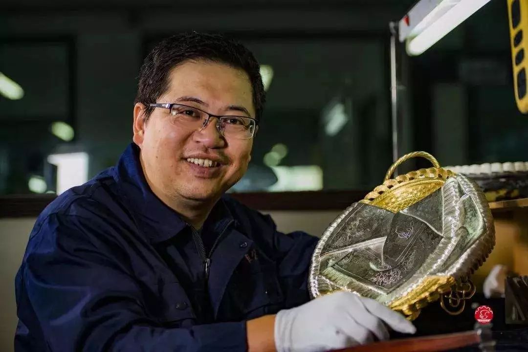 工業機器人技術<em>專業</em>《工業機器人編寫<em>與</em>操作——孟劍鋒，鏨刻技藝的“大國工匠”》 <em>課程</em><em>思</em>政<em>案例</em>
