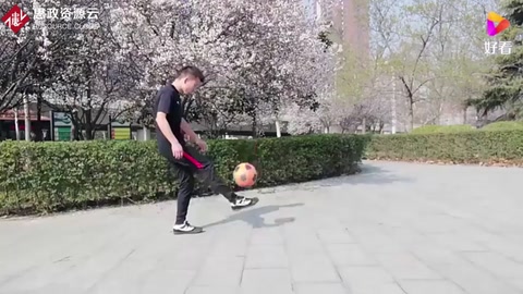 腳背正面顛球動作要領