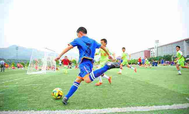 <em>運動</em><em>訓練</em>：《校園足球理論指導與實踐--大連青訓教父》<em>課程</em><em>思</em><em>政</em><em>案例</em>