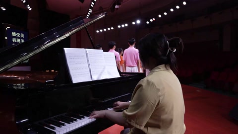 <em>微</em><em>課</em>：<em>音樂</em><em>表演</em><em>專業</em>《<em>合唱</em><em>藝術</em><em>鑒賞</em><em>與</em><em>實踐</em>-變形化指揮語言<em>的</em>情感傳達》