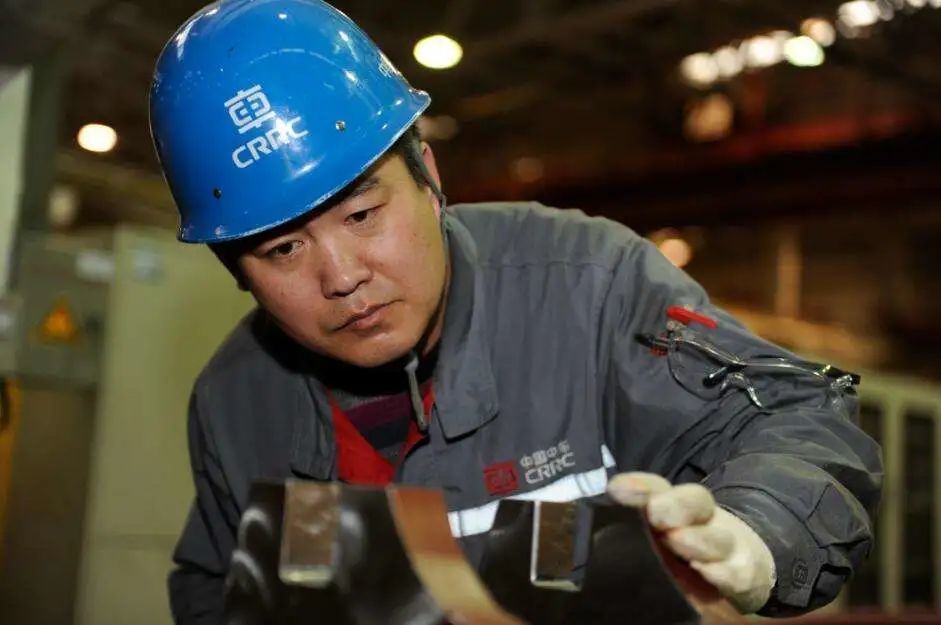 寧允展：<em>毫厘</em><em>之間</em><em>見</em>“<em>匠心</em>”
