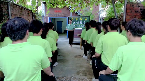 <em>微</em><em>課</em>：<em>播音</em><em>與</em><em>主持</em><em>專業</em>《出鏡記者采訪報道-采訪報道提問<em>的</em>深度》
