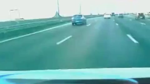 車輛跑偏導致的<em>交通事故</em>，令人害怕！