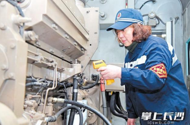 普速旅客列車發電車女乘務員<em>宋</em>娟娟：跟趟車仿佛跨了三個季節