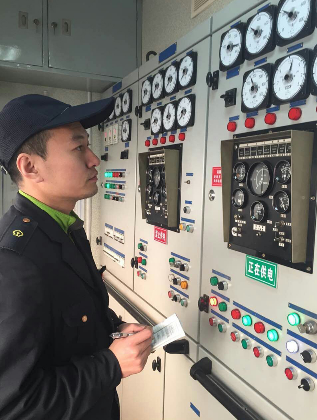 【<em>向</em><em>堅守</em><em>崗位</em>的人<em>致敬</em>】發電車乘務員苗惠：過年過節跟我們沒什么關系