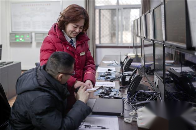 <em>女</em><em>車站</em><em>值班員</em><em>楊</em><em>媛媛</em>4