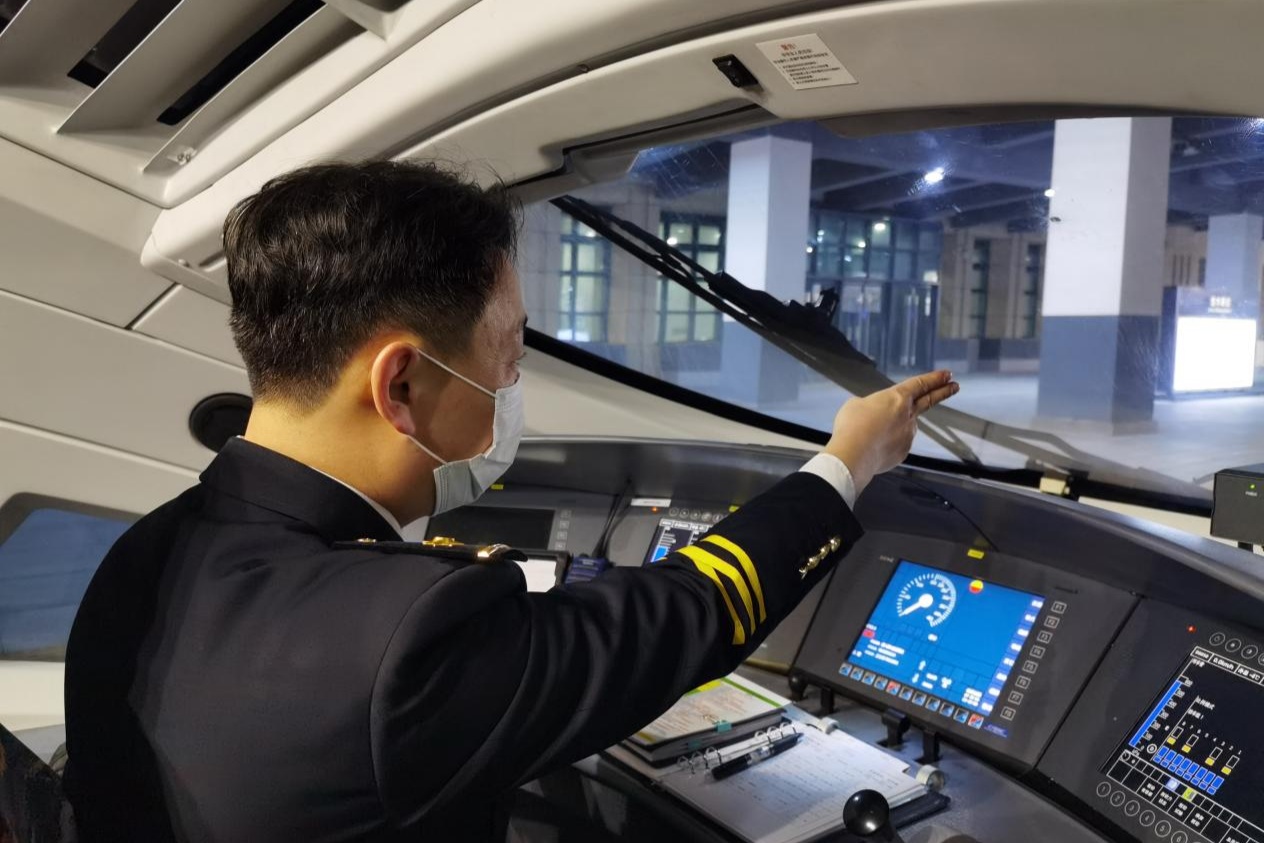 <em>授課</em><em>圖片</em>—牡丹江機務段<em>動</em><em>車組</em>司機景祥君-手中大閘把沉甸甸
