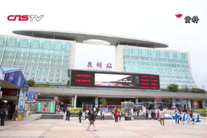 鐵路供電人凌晨作業(yè) 攀爬十幾米檢修設(shè)備守護(hù)團(tuán)圓