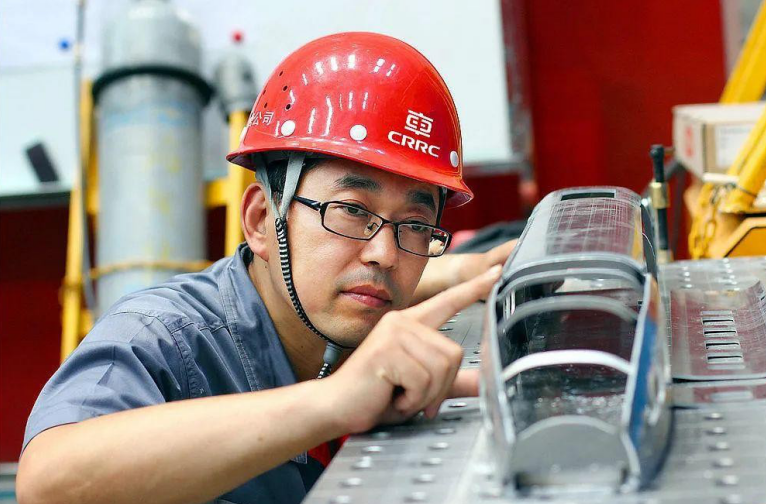 新時代·鐵路榜樣丨張雪松：勇攀技術(shù)高峰的“<em>高</em>鐵工匠