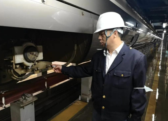 無私奉獻-<em>動</em><em>車</em>醫生董宏濤