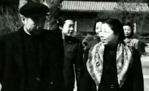 1927年鄧穎超同志生產被敵人追捕意外難產，再也沒有了孩子