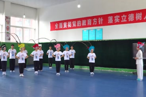 <em>微</em><em>課</em>：<em>戲曲</em><em>表演</em><em>專業(yè)</em>《<em>穆桂英</em><em>馬鞭</em><em>槍法</em><em>訓(xùn)練</em>—<em>穆桂英</em>頭帽講解示范》
